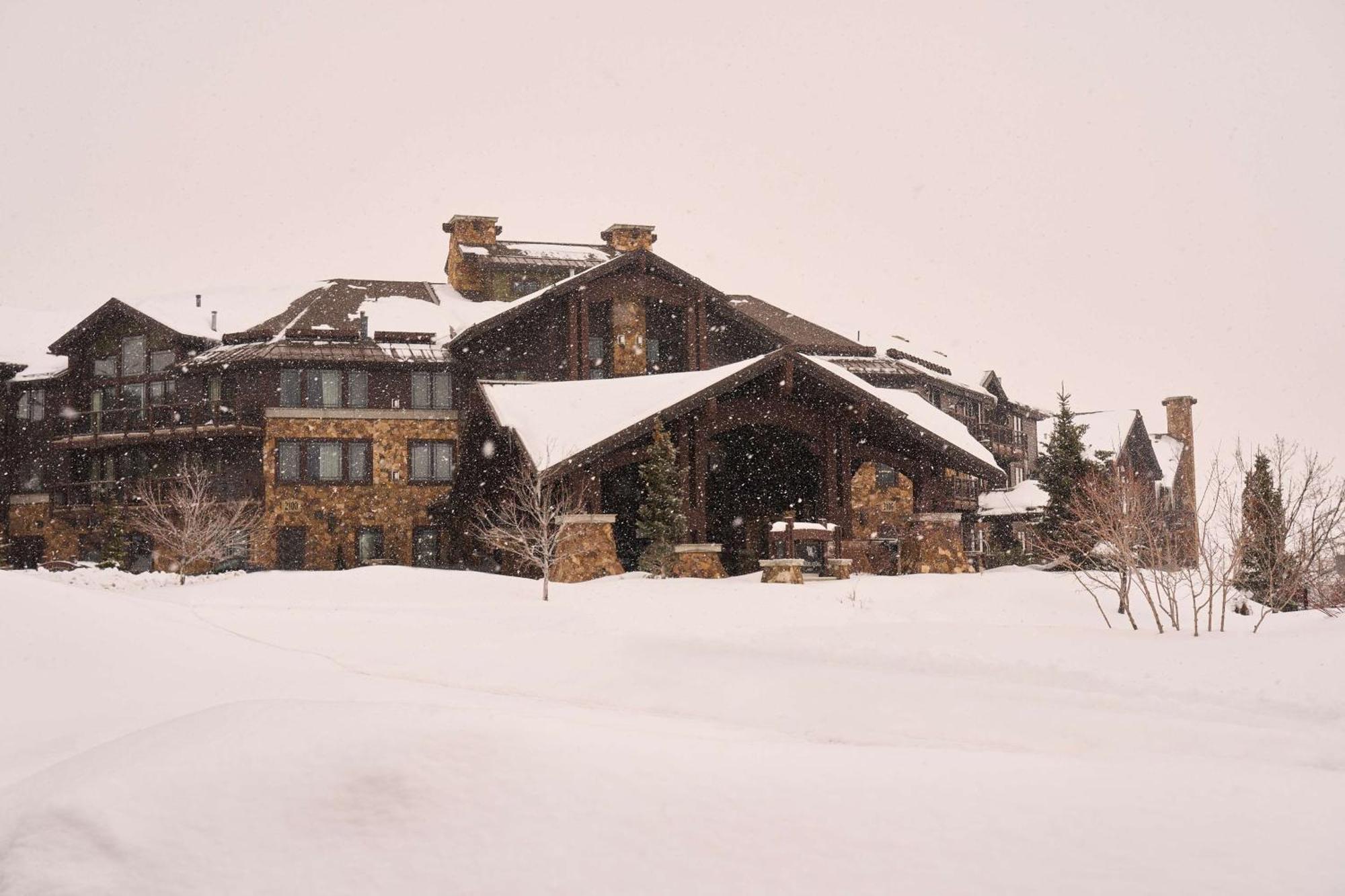 Waldorf Astoria Park City Hotel Exterior photo